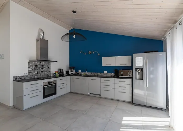 La Desiree 누아르무티에 앙 릴